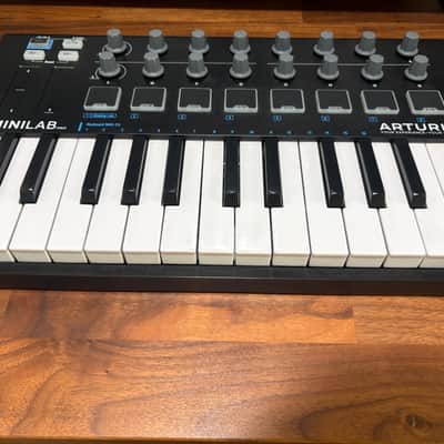 Arturia MiniLab MKIII 25-Key MIDI Controller 2022 - Present - Black image 4
