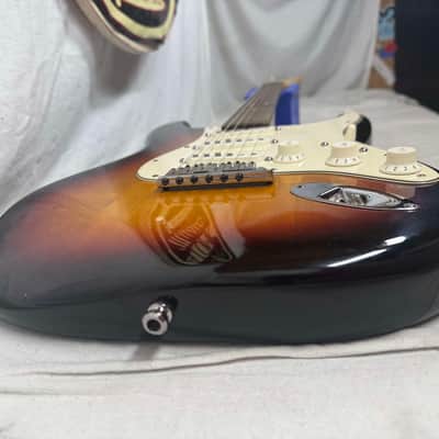 Fender American Stratocaster Guitar with Case 2000 - 3-Color Sunburst / Rosewood fingerboard image 17