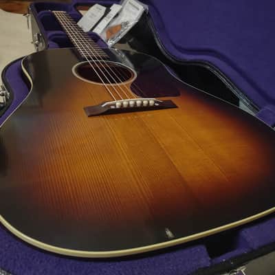2024 Gibson '42 BANNER J-45 VOS/Custom Shop Acoustic Guitar- Vintage Sunburst w/Case & Candy image 3