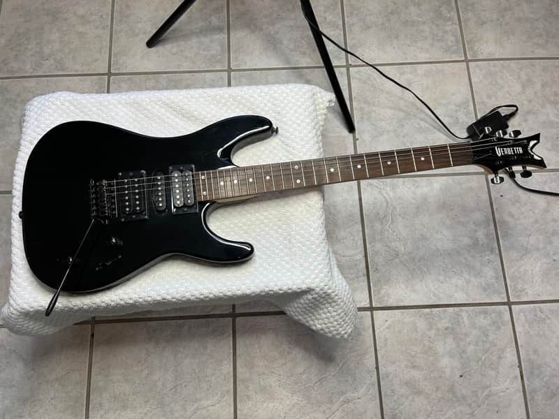 Dean Vendetta electric guitar Tremelo, 3 pickups. image 1