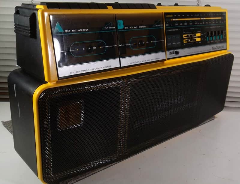 1988 Vintage Magnavox D8300 D-8300 22' x 11' Large Boombox Dual