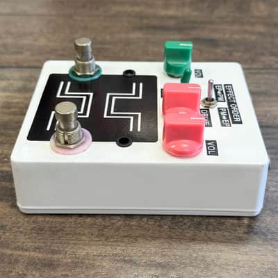 Henretta Engineering Emerald Prince Preamp & Pinkman Dirty Boost Combo Effects Pedal 2010's image 3