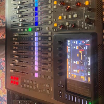 Behringer X32 Compact 40-Input 25-Bus Digital Mixing Console with flight case image 3