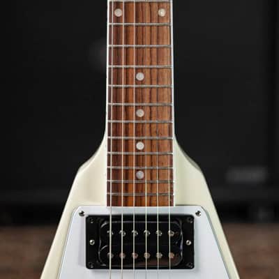 Gibson '70s Flying V Electric Guitar - Classic White with Hardshell Case image 9