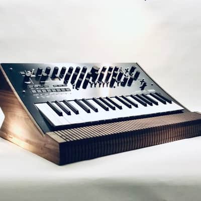 Korg Minilogue / XD/ Bass    Design rack   Echt Nussbaum image 1