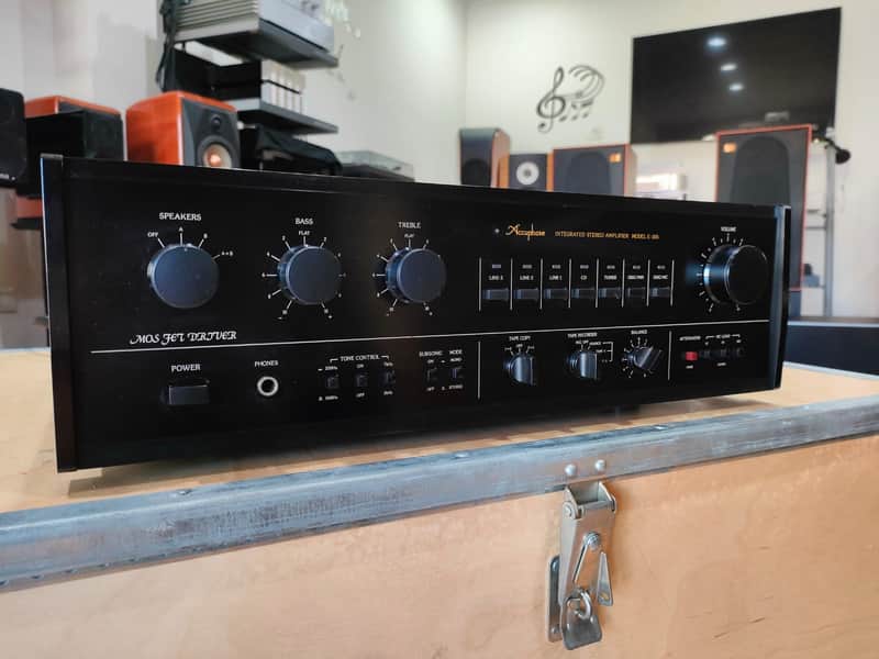 Accuphase E 205 - Black image 1