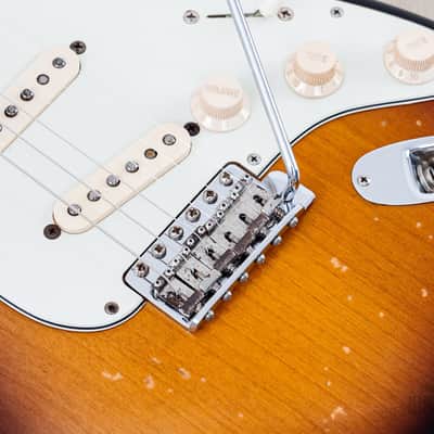 1999 Fender American Vintage ‘62 Stratocaster Sunburst, 100% Original w/ Hangtags, Case image 8