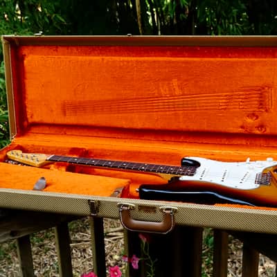 Fender American Vintage Series AVRI '62 Stratocaster 1999 3-Color Sunburst Free Shipping 48 CONUS image 4