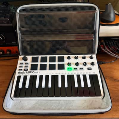 Akai MPK Mini MK2 + Official Decksaver + Hard Case + Original Box image 9