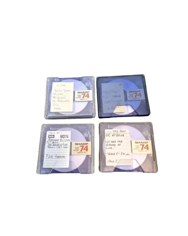 Sharp MD-R74 - Violet X 4 – MiniDisc - Good w/ Soft Case image 1