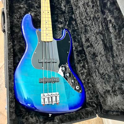 Fender Player Jazz Bass Plus Top with Maple Fretboard 2022 - Blue Burst image 7