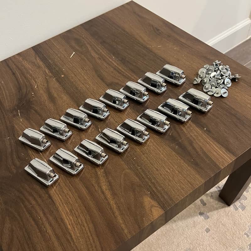 Set of (16) - Vintage Pearl MLX/DLX Tom/Floor Tom Drum Lugs Bild 1