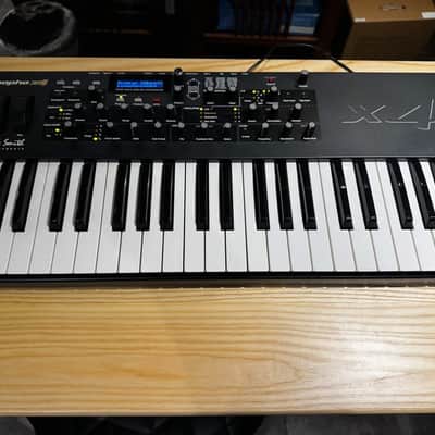 Dave Smith Instruments Mopho x4 44-Key 4-Voice Polyphonic Synthesizer 2013 - 2018 - Black with Wood Sides image 4