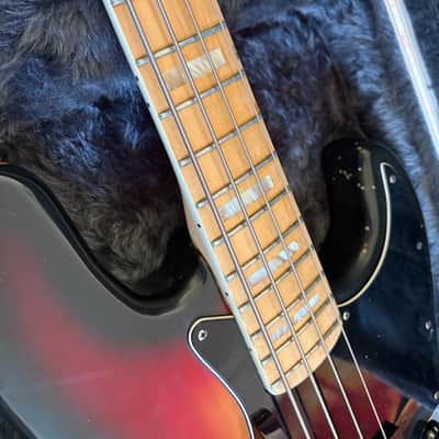Fender Jazz Bass 3-Bolt with Maple Fretboard 1977 - 1978 - Cherry Sunburst image 4
