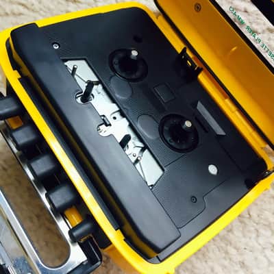 Sony WM-A53 [COLLECTIBLE] Walkman Cassette Player, Awesome Yellow, Working ! image 9