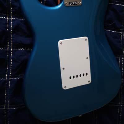 Squier Classic Vibe '60s Stratocaster with Laurel Fretboard 2019 - Present - Lake Placid Blue image 2