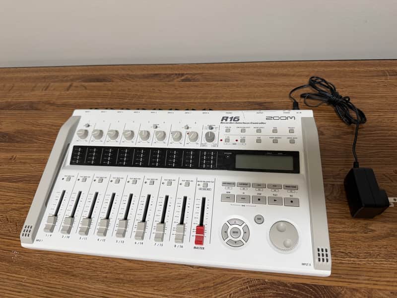 Zoom R16 USB Audio Interface / Digital Multitrack Recorder