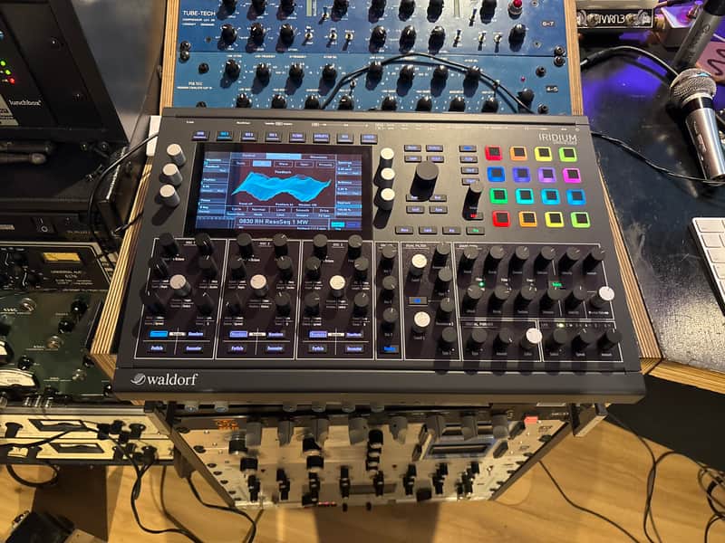 MINT Waldorf Iridium 16-voice Desktop Synthesizer with power supply. Hardly used! image 1