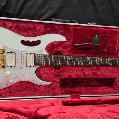 Ibanez JEM7VWH Steve Vai Signature – 2019 Final-Year Fujigen MIJ – Original Hard Case image 1