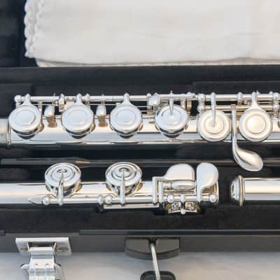 Yamaha YFL-222 Standard Silver-plated Flute *Cleaned & Serviced *Ready to play image 3