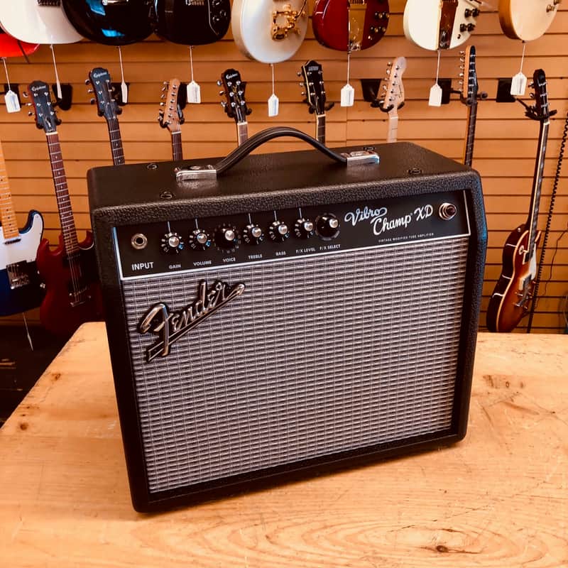 Fender Vibro Champ XD Vintage Modified Tube Guitar Combo Amp image 1