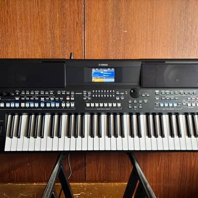 Yamaha PSR-SX600 Digital Workstation With 61 Keys w/ box image 2