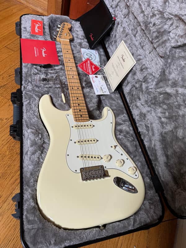 Fender American Professional Stratocaster with Maple Fretboard 2020 - Olympic White
