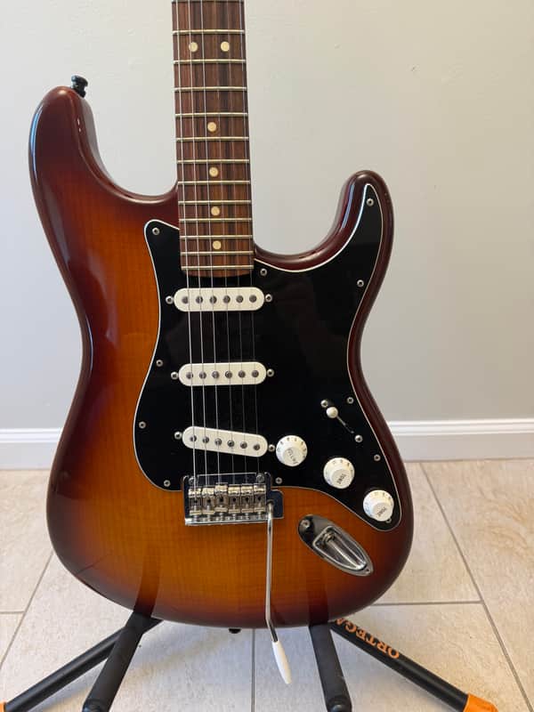Fender Player Stratocaster with Pau Ferro Fretboard 2018 - Present - 3-Color Sunburst image 1