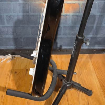 Squier Mini Stratocaster V2 Laurel Fretboard Black image 9