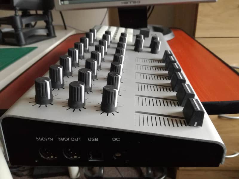 Machinewerks CS X51 USB/MIDI Control Surface / Sliders, Rotaries