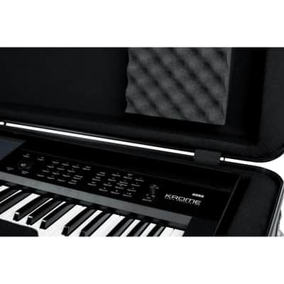 Gator TSA Series ATA Molded Polyethylene Keyboard Case w/ Wheels for 76-note Keyboards GTSA-KEY76 image 7