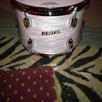 Pearl President Series Phenolic 4-piece Limited Edition in Pearl White Oyster Snare (Depth x Diameter): 5.5" x 14" Mounted Toms (Depth x Diameter): 9" x 13" Floor Toms (Depth x Diameter): 16" x 16" Bass Drums (Depth x Diameter): 14" x 22" image 7