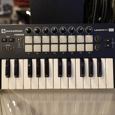 Novation Launchkey Mini 25 MKII Keyboard Controller - Used image 3