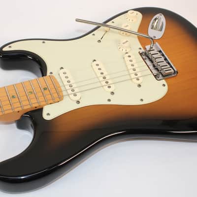 2005 Fender US Stratocaster Deluxe • 2005 • Tobacco Sunburst • Excellent Original Condition • Original Tweed Case image 5