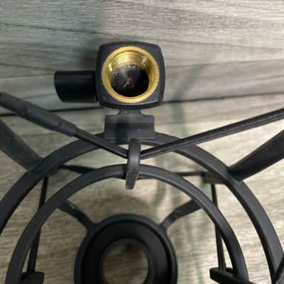 Akg P220 Microphone W/Case image 4