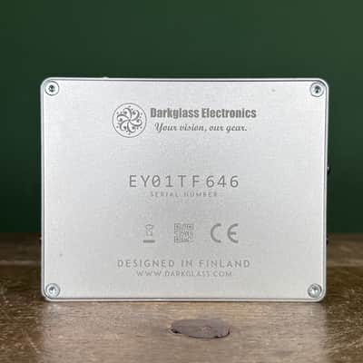 Darkglass Electronics Microtubes B7K Ultra V2 Bass Preamp with Aux In 2019 - Present - Black image 3