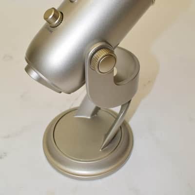 Blue Yeti USB Microphone w/ Box image 2