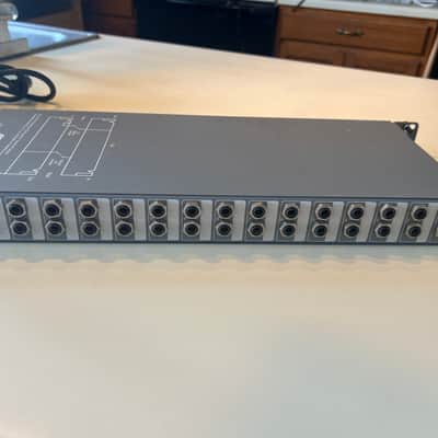 Peavey APB 32 1/4" TRS Balanced 32 Point Audio Patch Bay Live Studio Rack w/ rack mount bolts/washers image 5