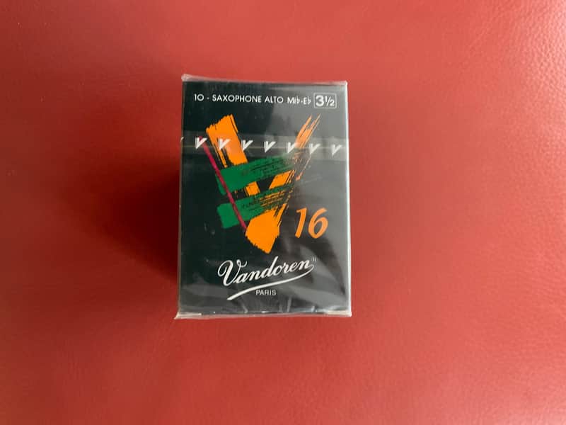 VANDOREN ALTO SAX REEDS  V16  Strengrh 3 1/2  BRAND NEW (OLD STOCK)   Several boxes in stock image 1