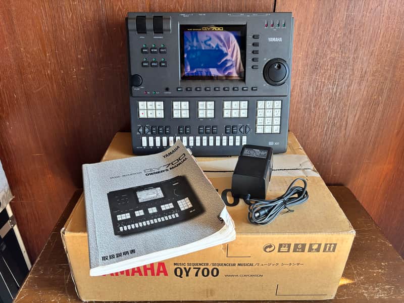 Yamaha QY700 Music Sequencer High-End Sequencer Workstation w/ box, power supply image 1