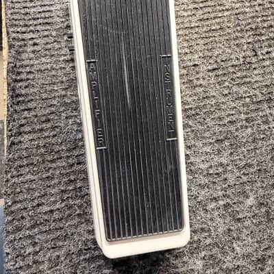 Dunlop 105Q Cry Baby Bass Wah 1999 - Present - White