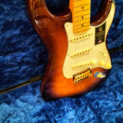 Fender 75TH ANNIVERSARY COMMEMORATIVE STRATOCASTER Maple Fingerboard, 2-Color Bourbon Burst image 8