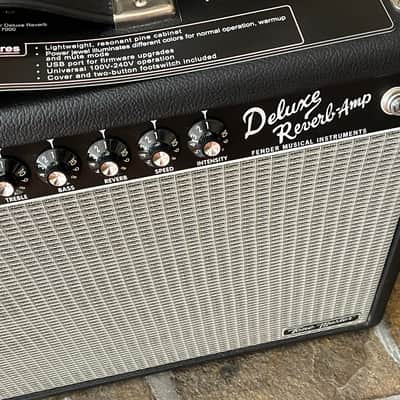 Fender Tone Master Deluxe Reverb 2-Channel 22-Watt 1x12" Combo image 4