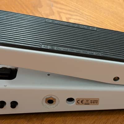 Dunlop 105Q Cry Baby Bass Wah 1999 - Present - White image 5