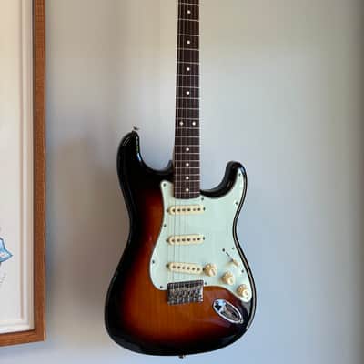 Fender Robert Cray Artist Series Signature Stratocaster 2003 - Present - 3-Color Sunburst image 2