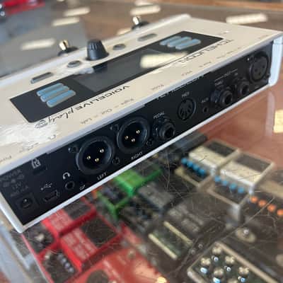 TC Helicon VoiceLive Play GTX 2012 - 2014 - White W/ Box and Mic image 3