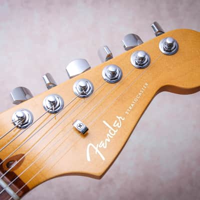 FENDER USA American Elite Stratocaster "3-Color Sunburst + Rosewood" (2020) image 11