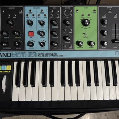 Moog Grandmother Synthesizer CIB w/ SR Series Case image 2