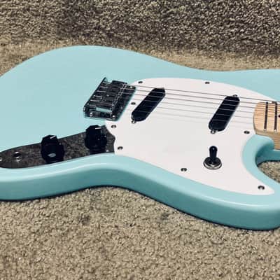 Squier Sonic Mustang Daphne Blue image 12