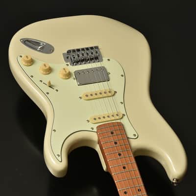 Bacchus BST-2-RSM/M - Roasted Maple Neck - OWH (Olympic White) Universe Series image 4